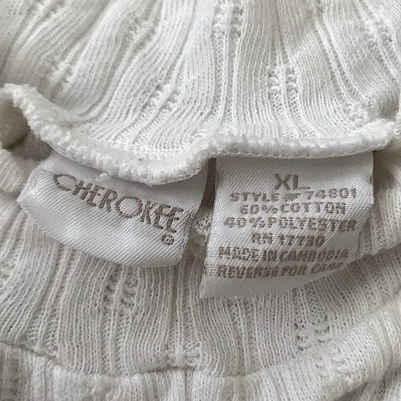 White Ruffle Textured Top/Blouse 🤍 - Picture 3 of 7